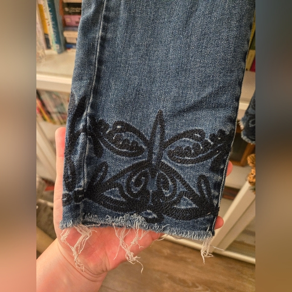 Anthropologie Liverpool Cropped Jeans with Unique Embroidered Detailing - Picture 3 of 13